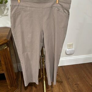 Chicos sz 2 taupe crop pants
